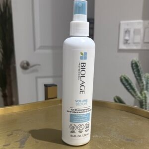 Biolage Volume Bloom Hair Spray - White and Blue
